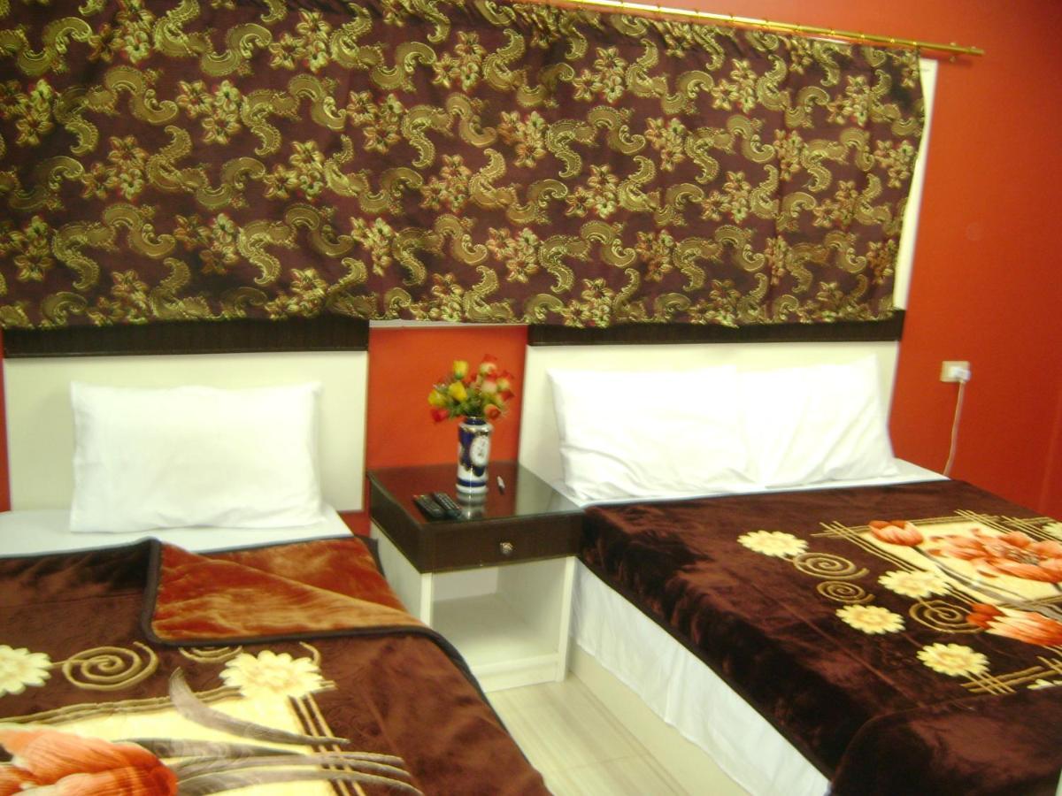 Isis 2 Hostel