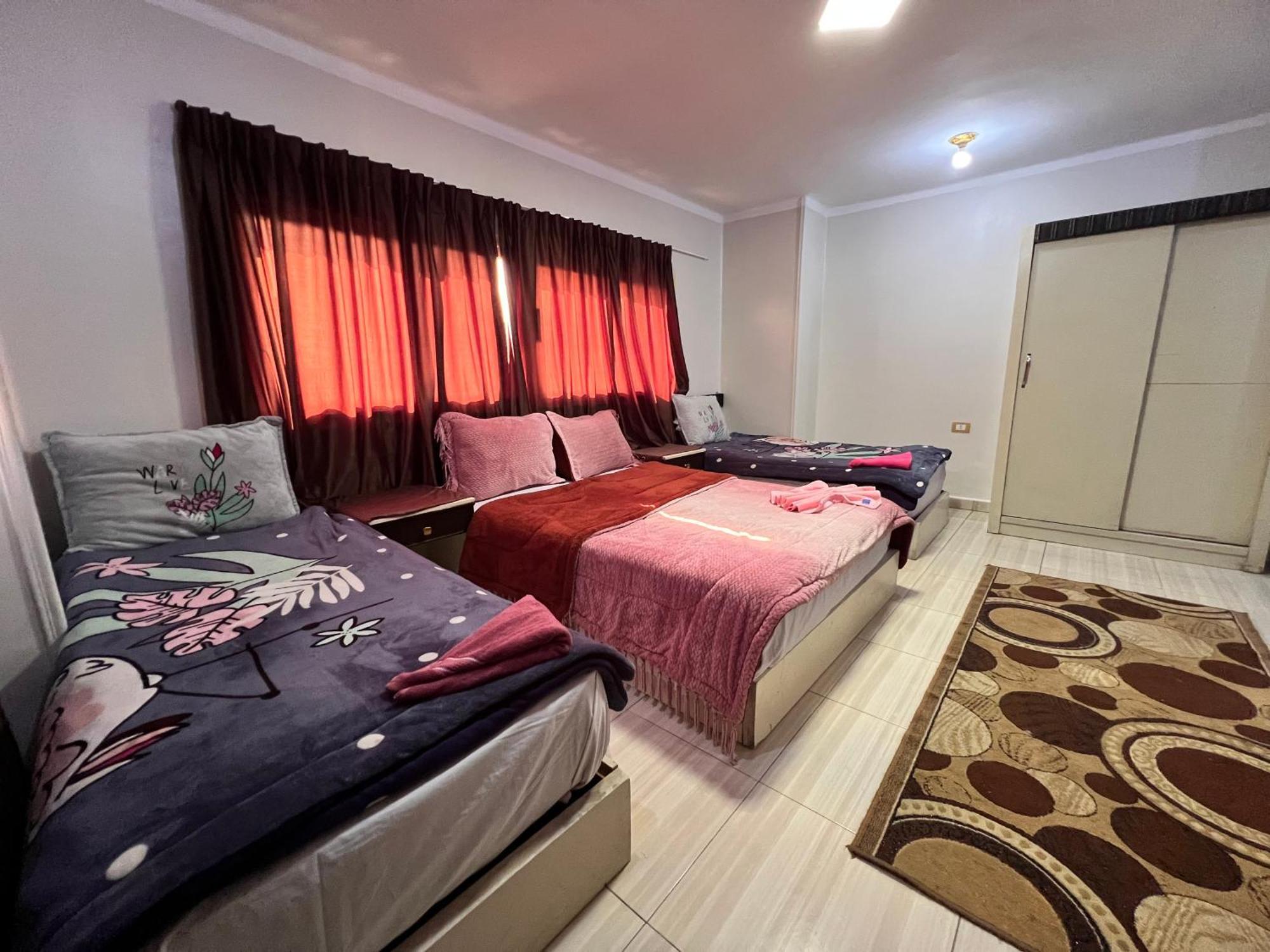 Hostel Isis 2 *