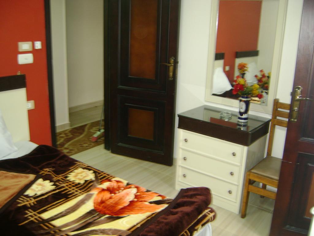 Isis 2 Hostel