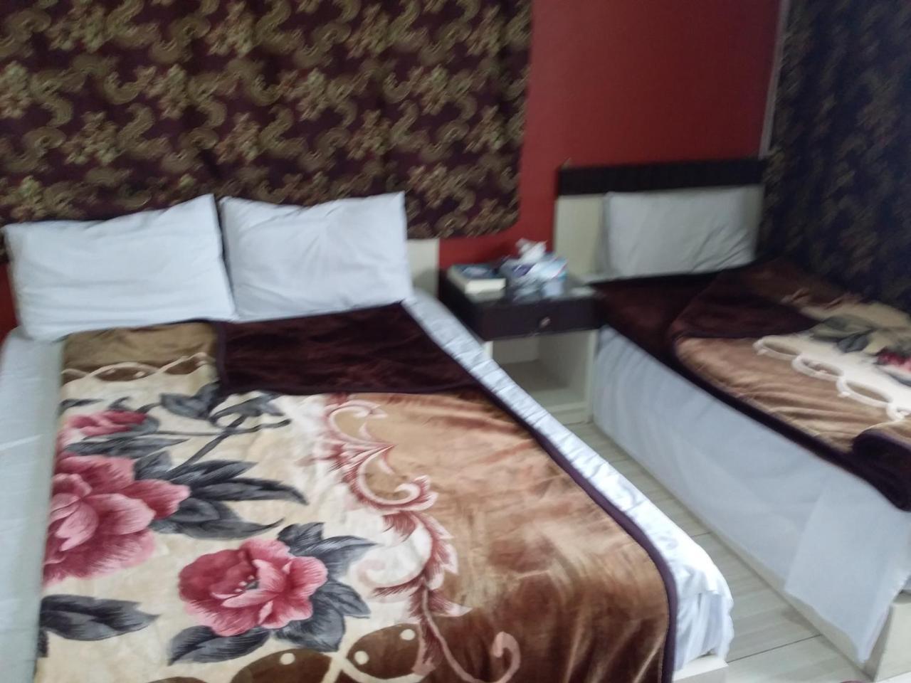 Hostel Isis 2 *